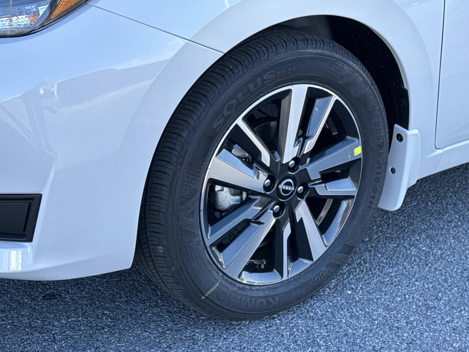 2025 Nissan Versa SV Image 7 of 30