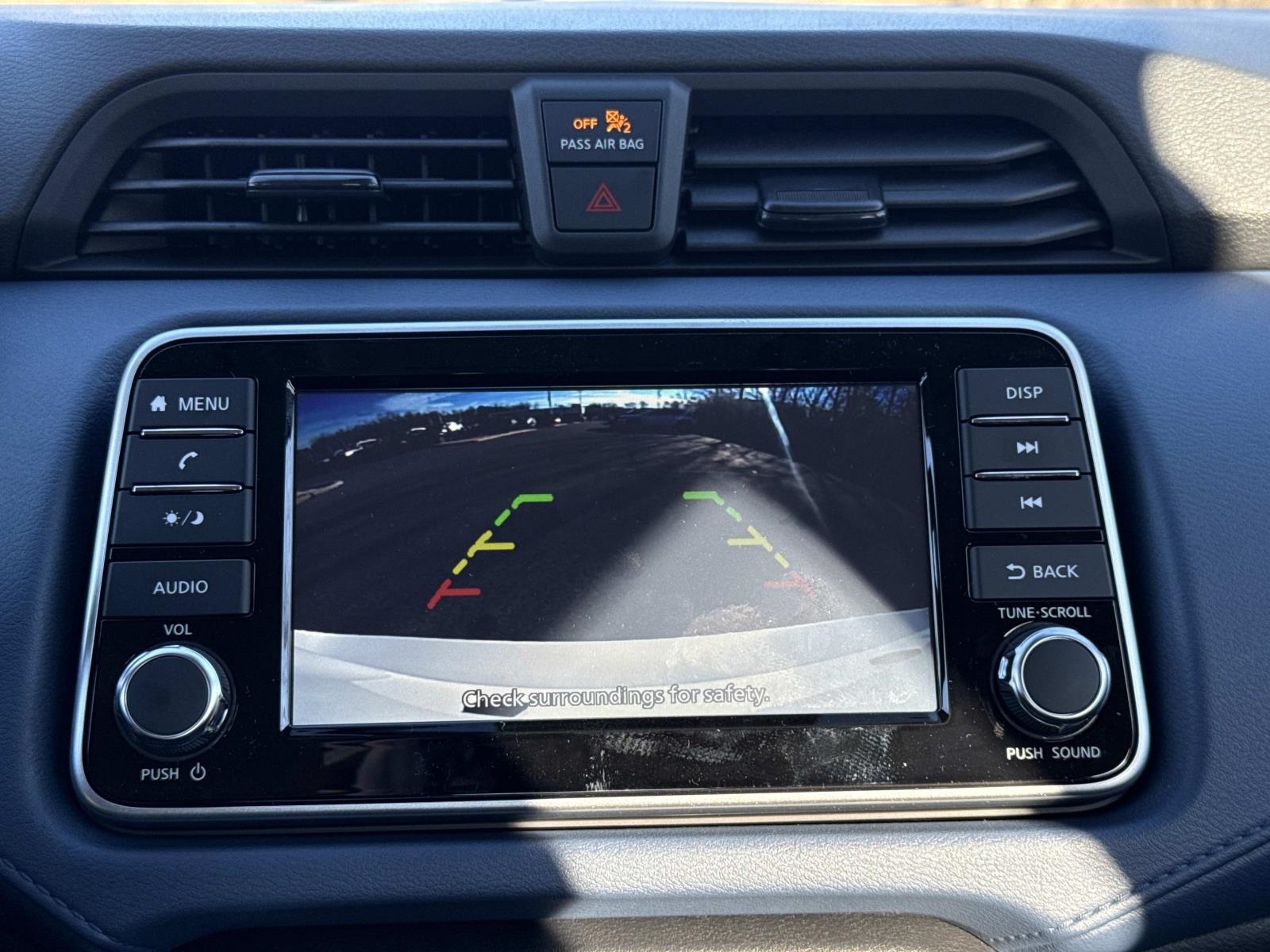 2025 Nissan Versa SV Image 17 of 30