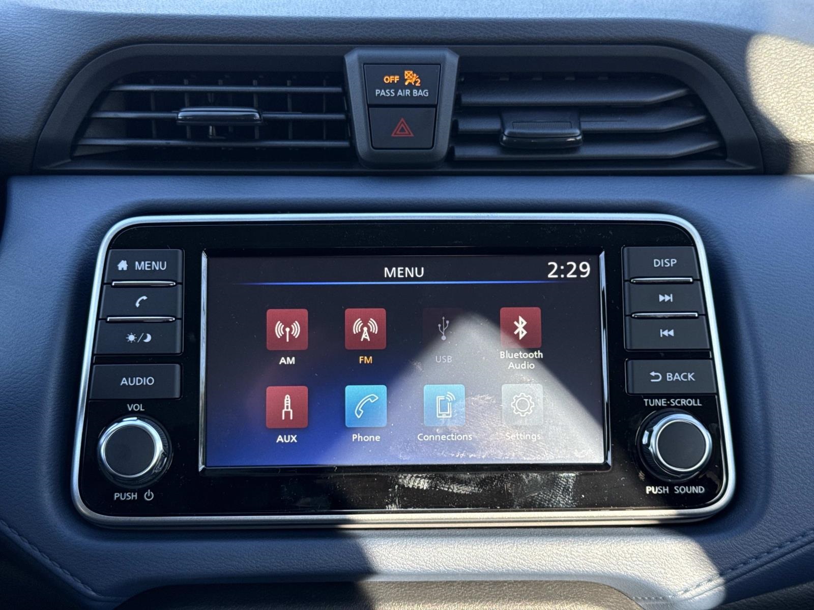 2025 Nissan Versa SV Image 18 of 30