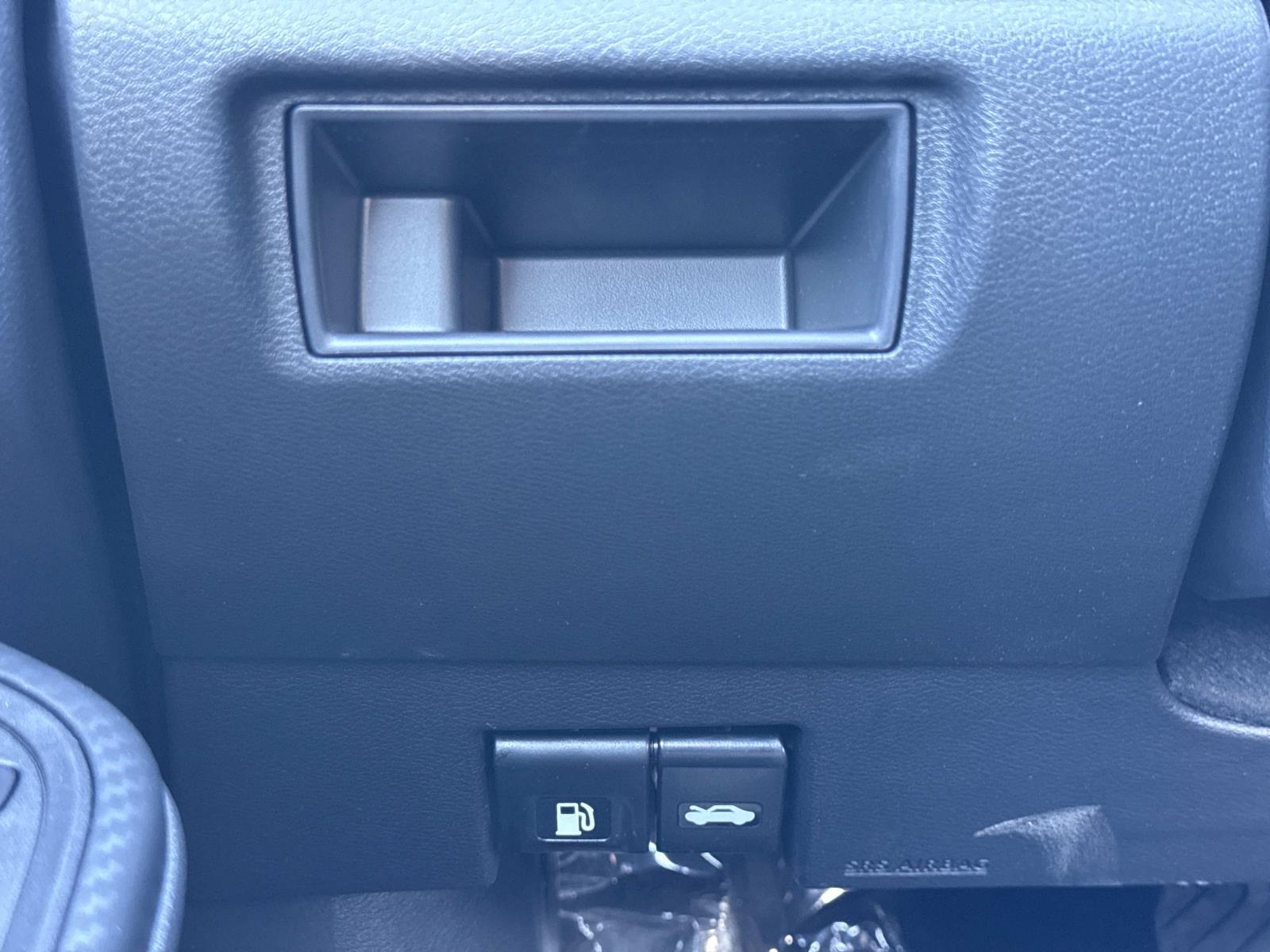 2025 Nissan Versa SV Image 27 of 30