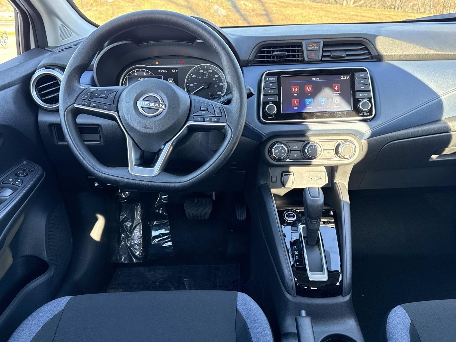 2025 Nissan Versa SV Image 13 of 30