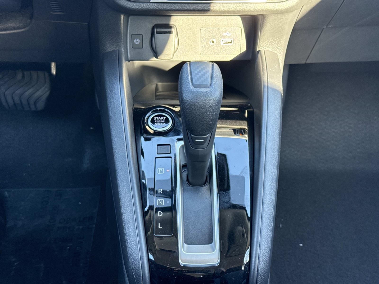 2025 Nissan Versa SV Image 19 of 30