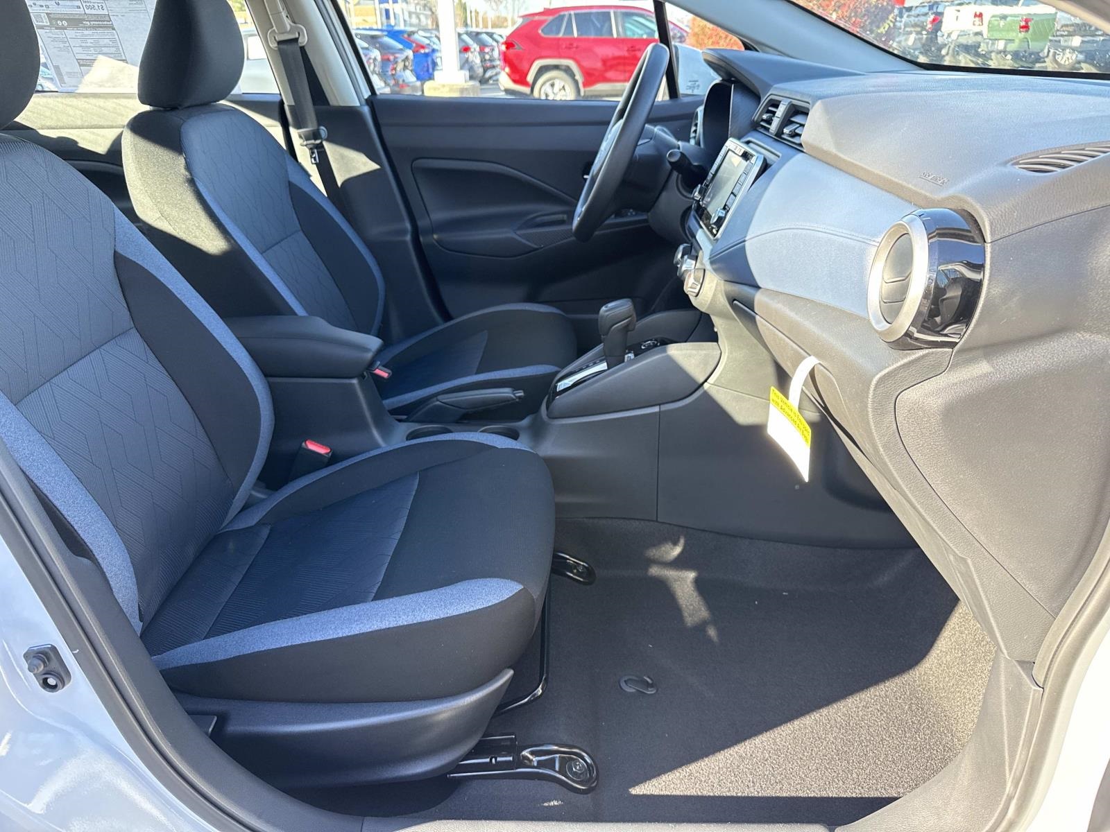 2025 Nissan Versa SV Image 11 of 30