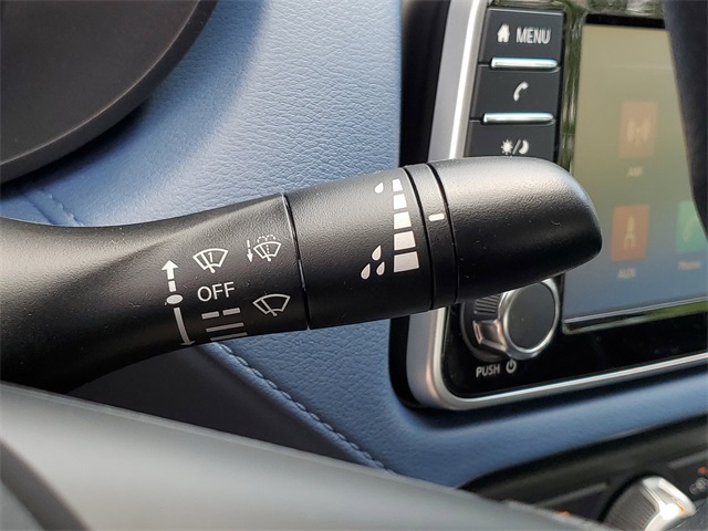 Vehicle image 21 of 28