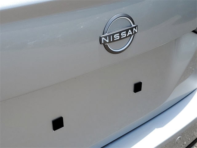 Vehicle image 23 of 28