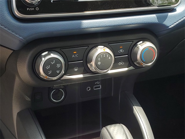 Vehicle image 17 of 28