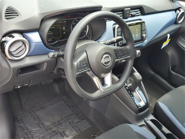 Vehicle image 10 of 28