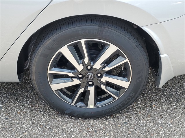 Vehicle image 5 of 28