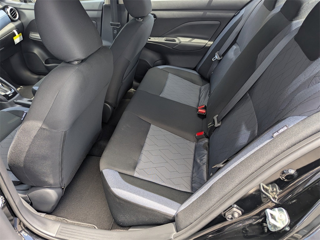 Vehicle image 11 of 23