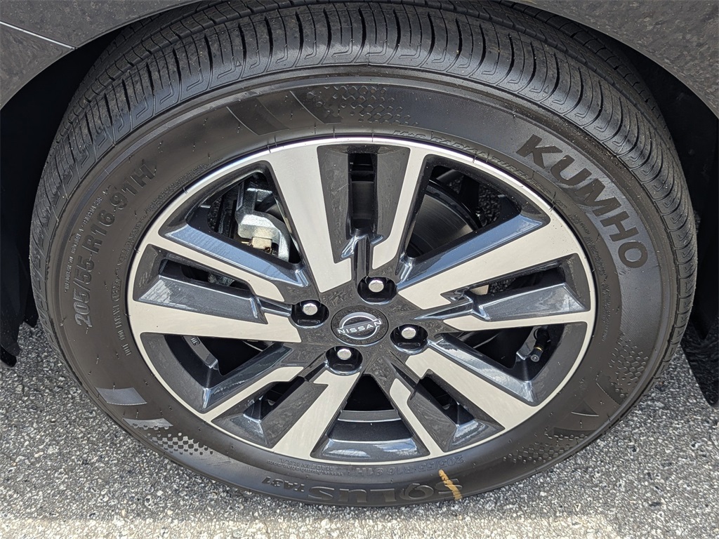 Vehicle image 9 of 23