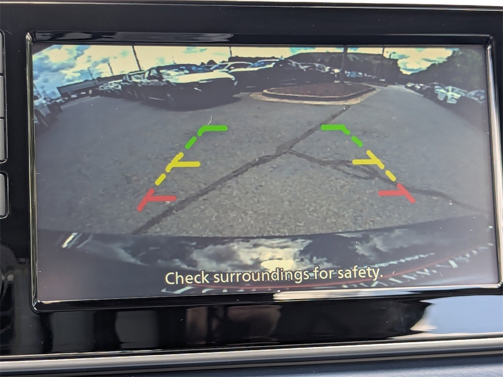 Vehicle image 18 of 23