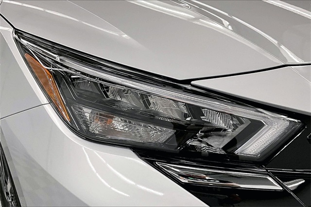 Vehicle image 16 of 43