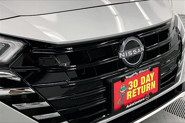 Vehicle image 17 of 43