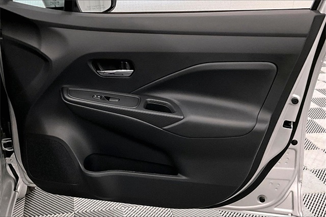 Vehicle image 33 of 43
