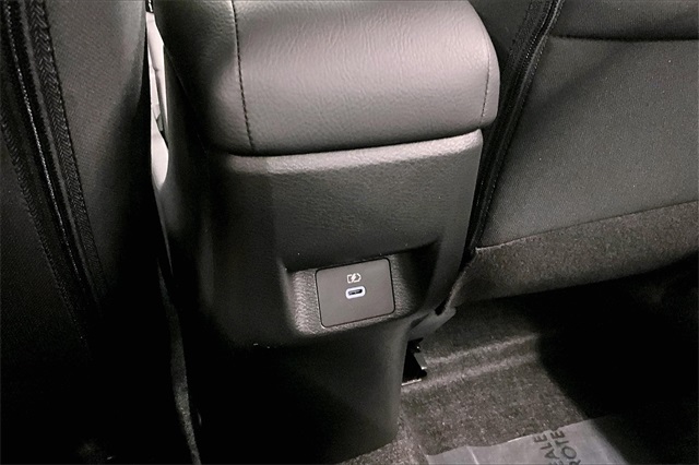 Vehicle image 21 of 43