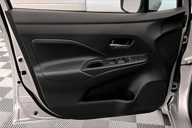 Vehicle image 29 of 43