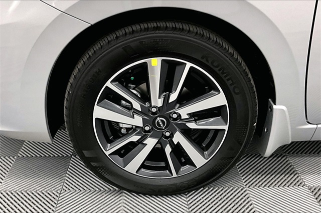Vehicle image 14 of 43