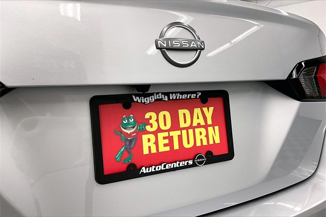 Vehicle image 19 of 43