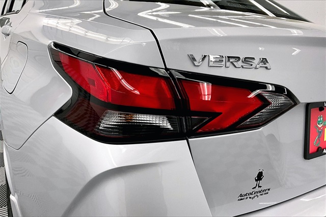 Vehicle image 18 of 43