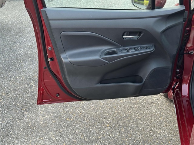 Vehicle image 16 of 18