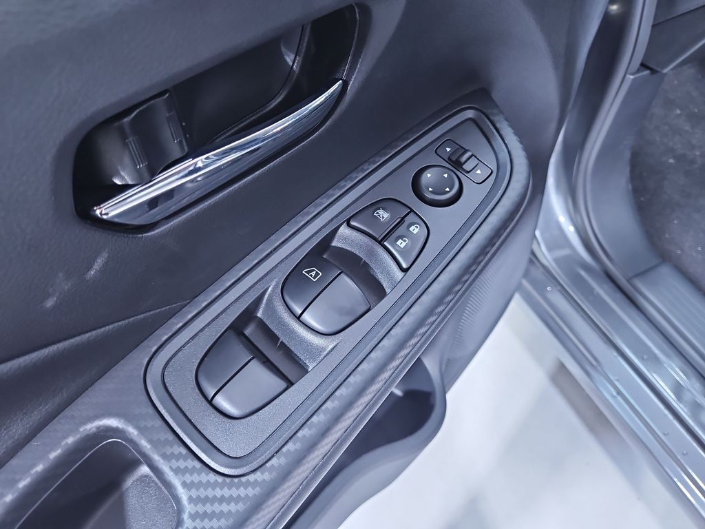 2025 Nissan Versa SV Image 27 of 29