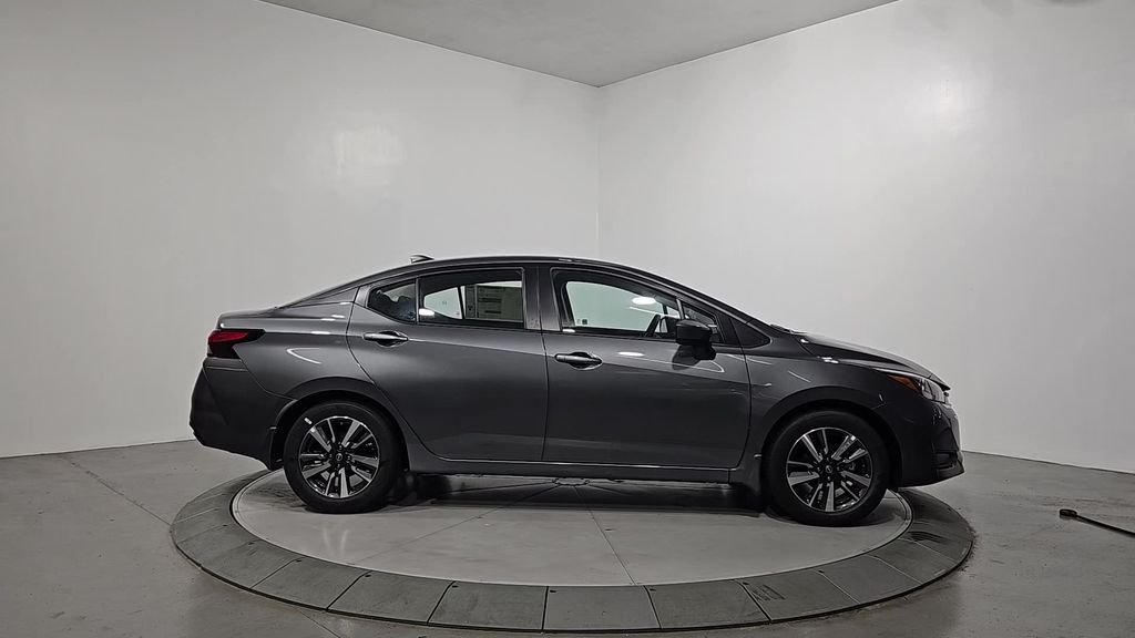 2025 Nissan Versa SV Image 4 of 29