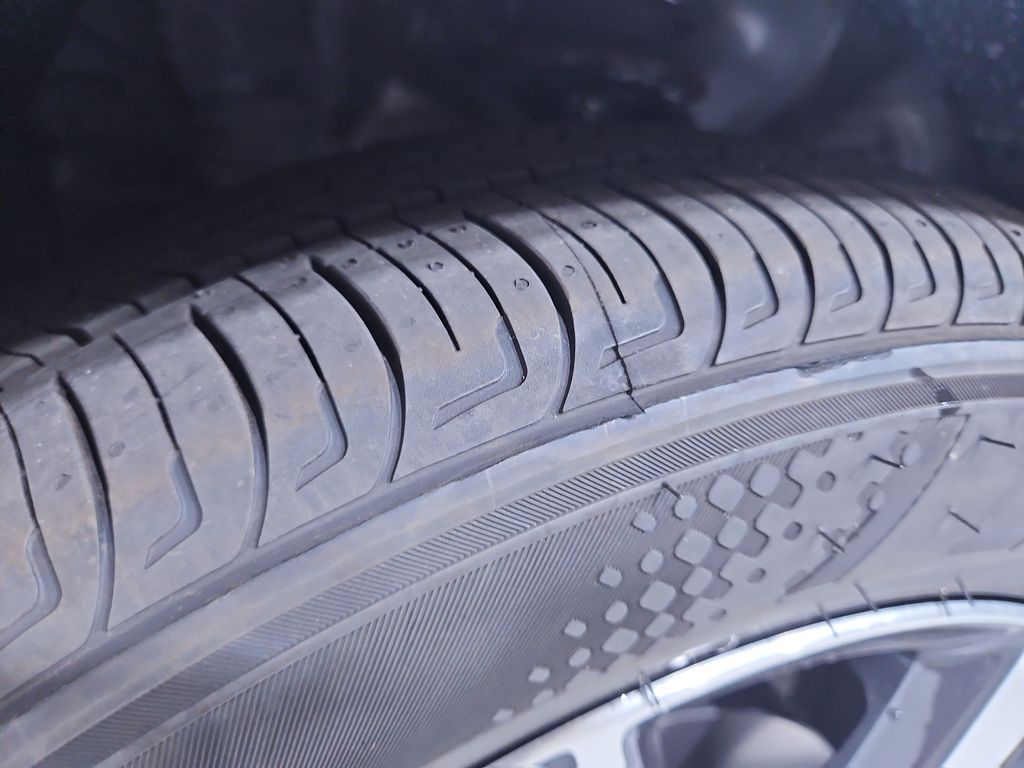 2025 Nissan Versa SV Image 11 of 29