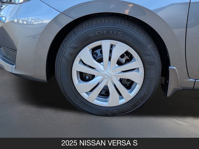 2025 Nissan Versa S Image 7 of 18