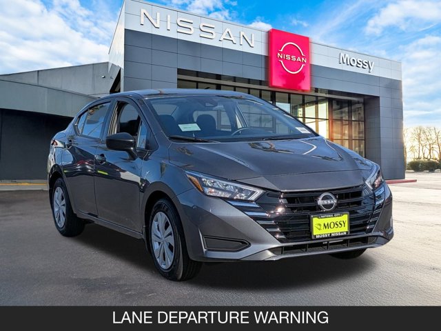 2025 Nissan Versa S Image 2 of 18