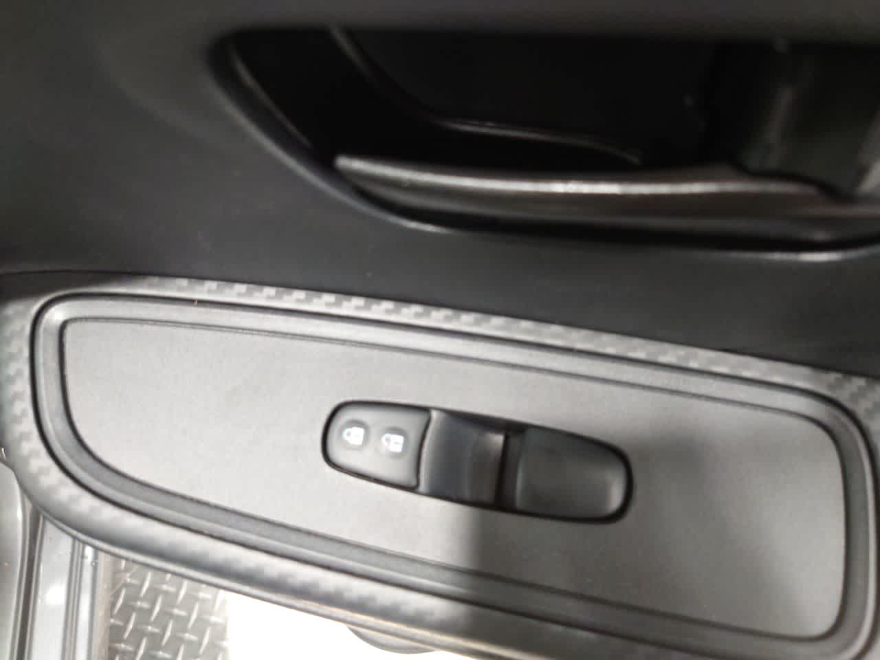 Vehicle image 33 of 40