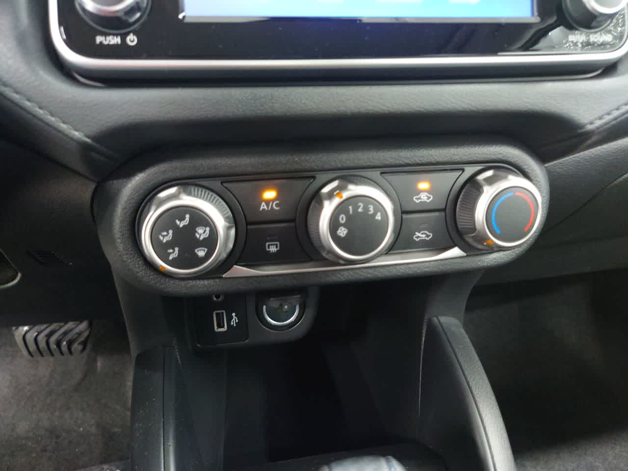 Vehicle image 26 of 40
