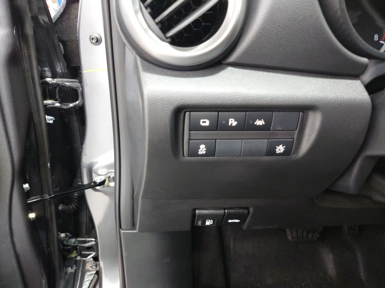 Vehicle image 16 of 40