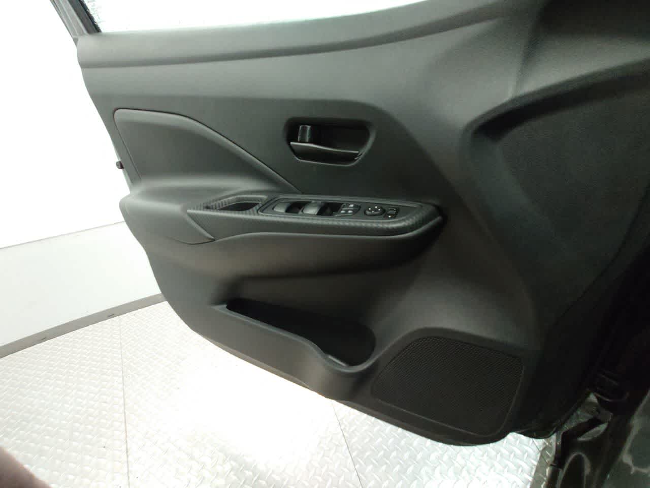 Vehicle image 29 of 41
