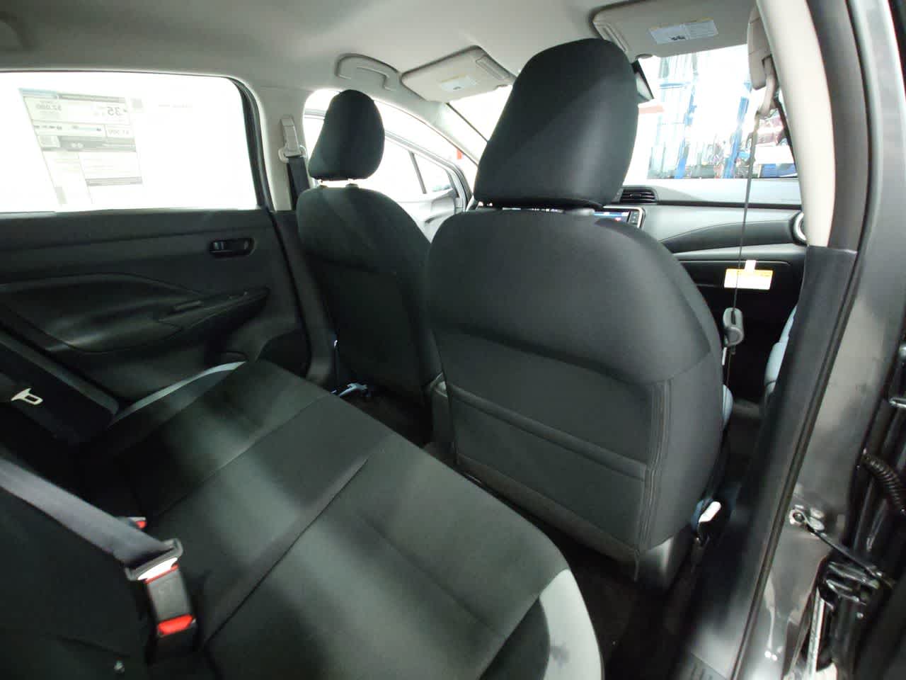 Vehicle image 37 of 41