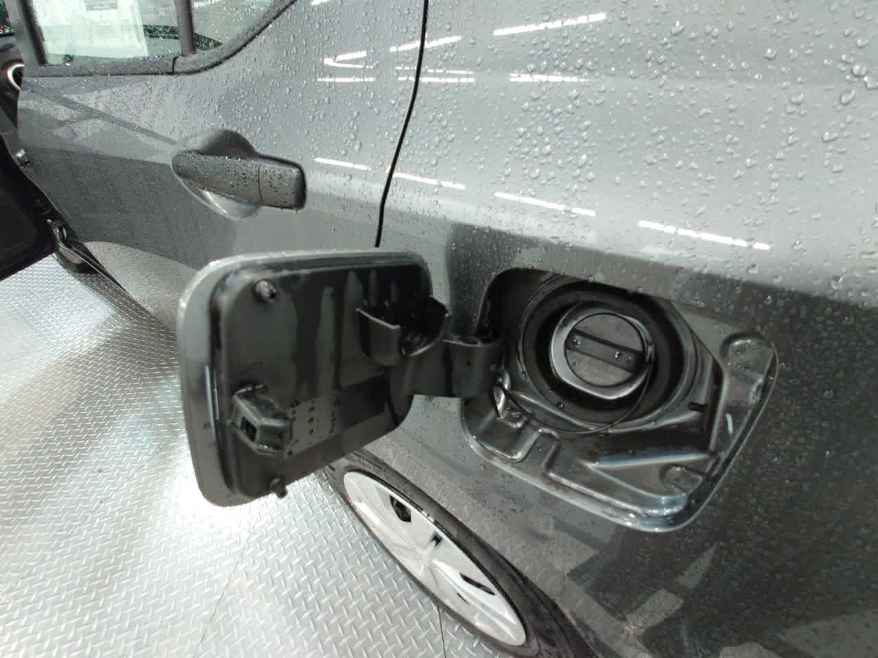 Vehicle image 38 of 41