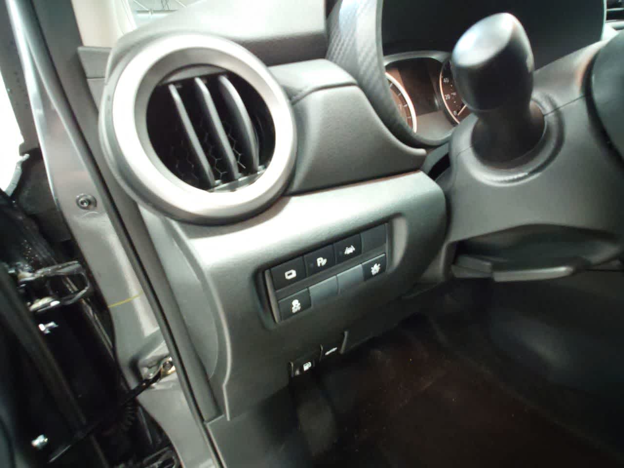Vehicle image 16 of 41