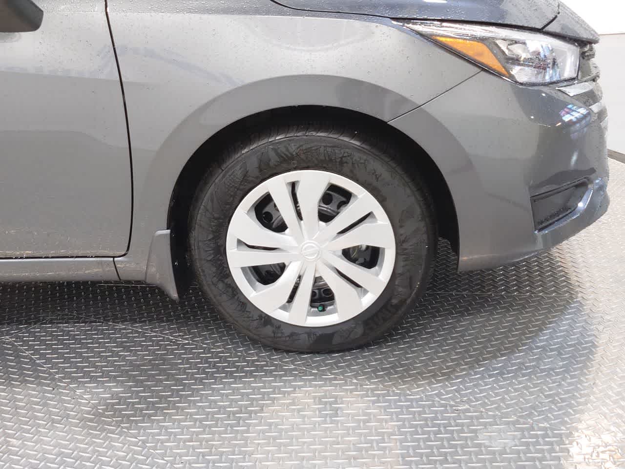 Vehicle image 10 of 41