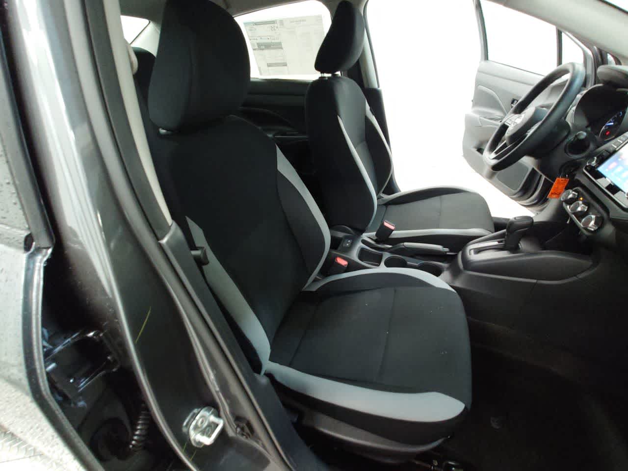 Vehicle image 33 of 41