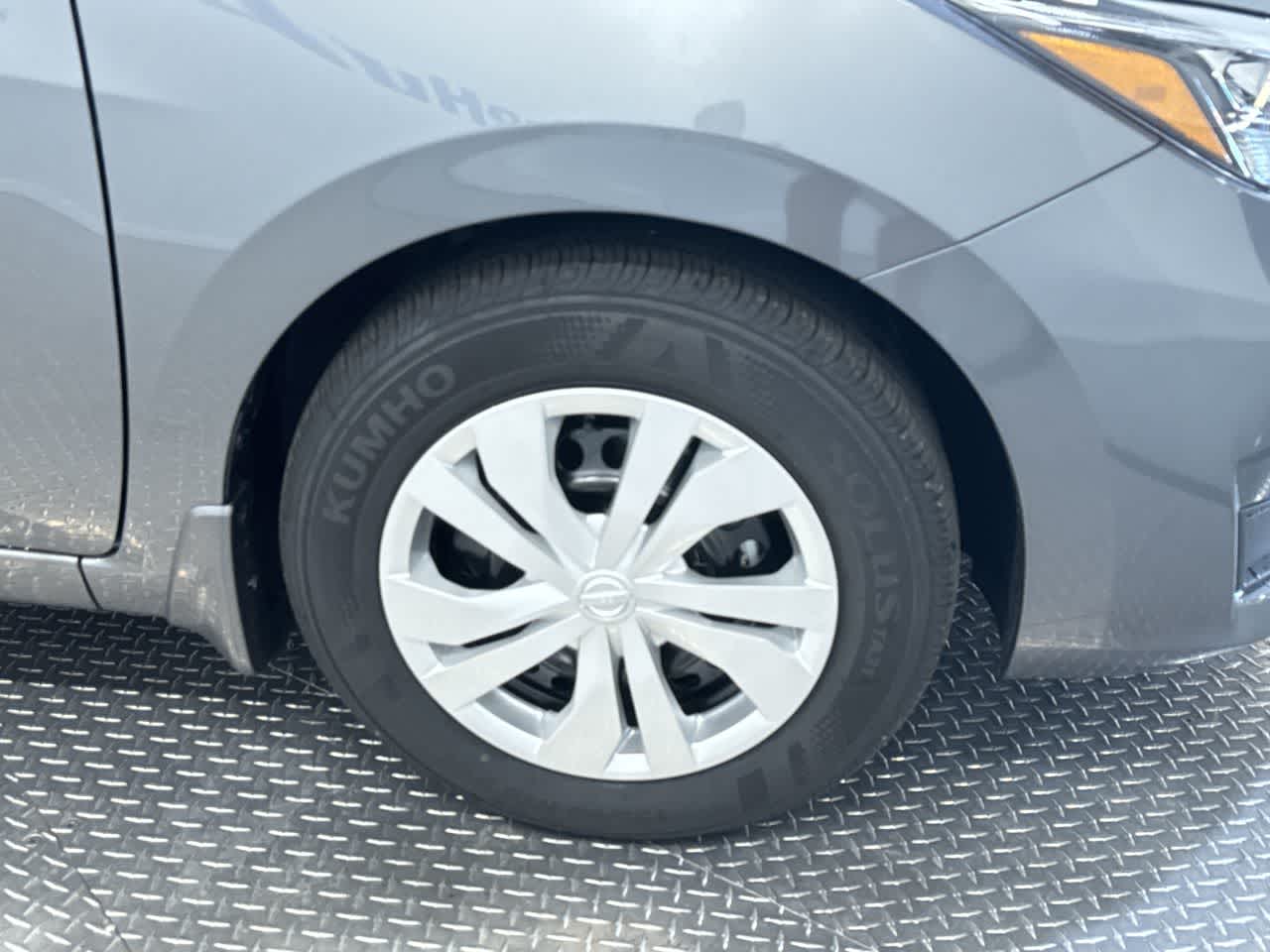 Vehicle image 11 of 40
