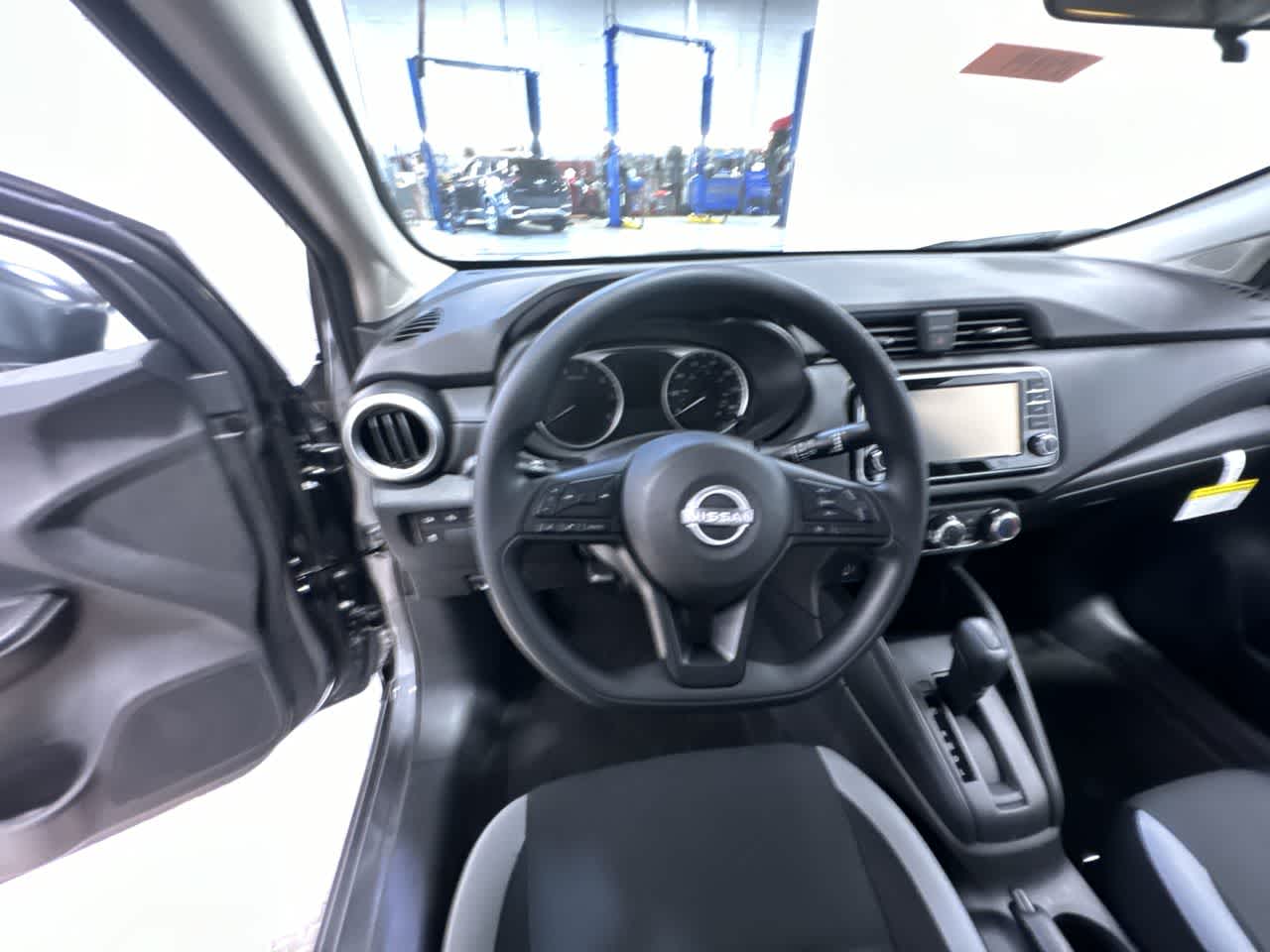 Vehicle image 18 of 40
