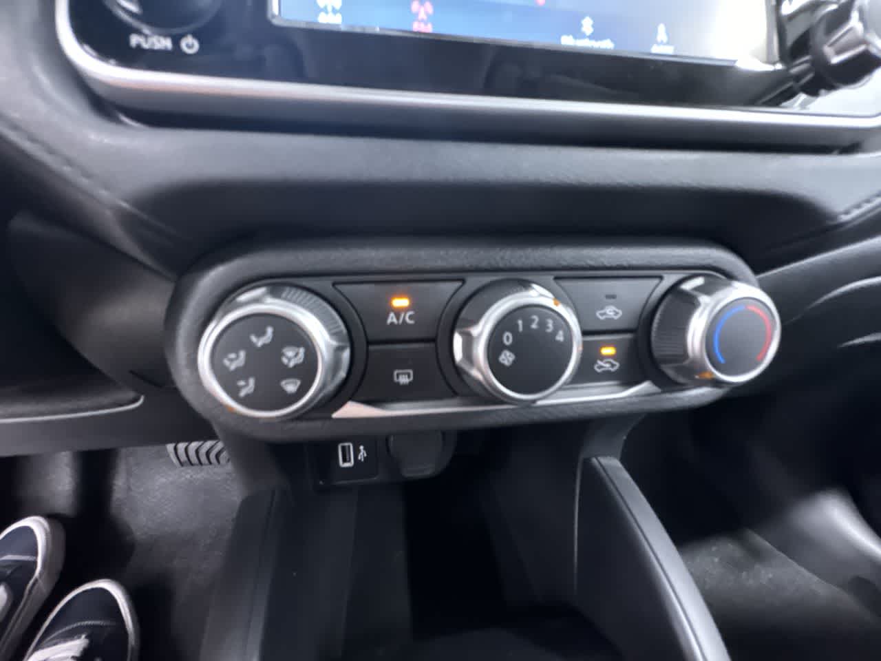 Vehicle image 37 of 40