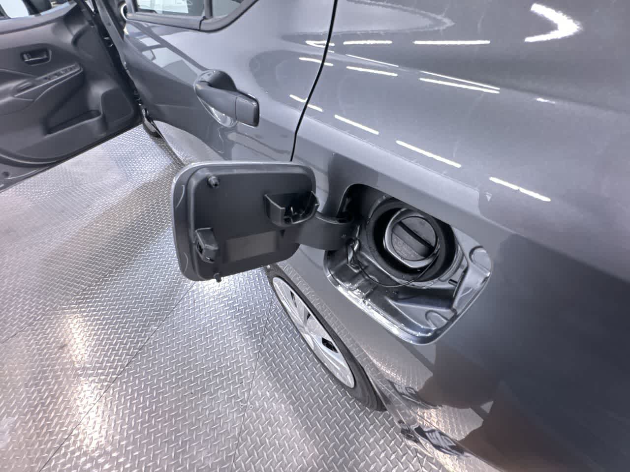 Vehicle image 29 of 40