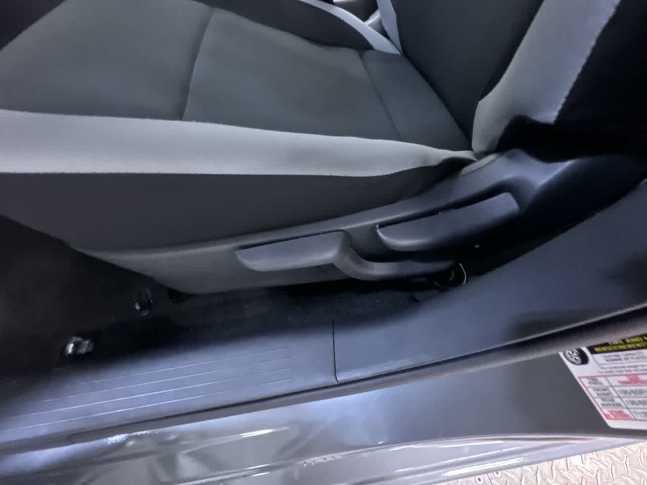 Vehicle image 33 of 40