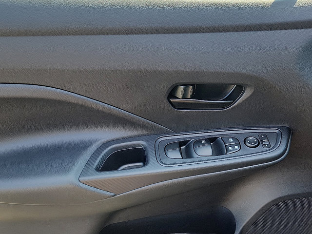 Vehicle image 13 of 16