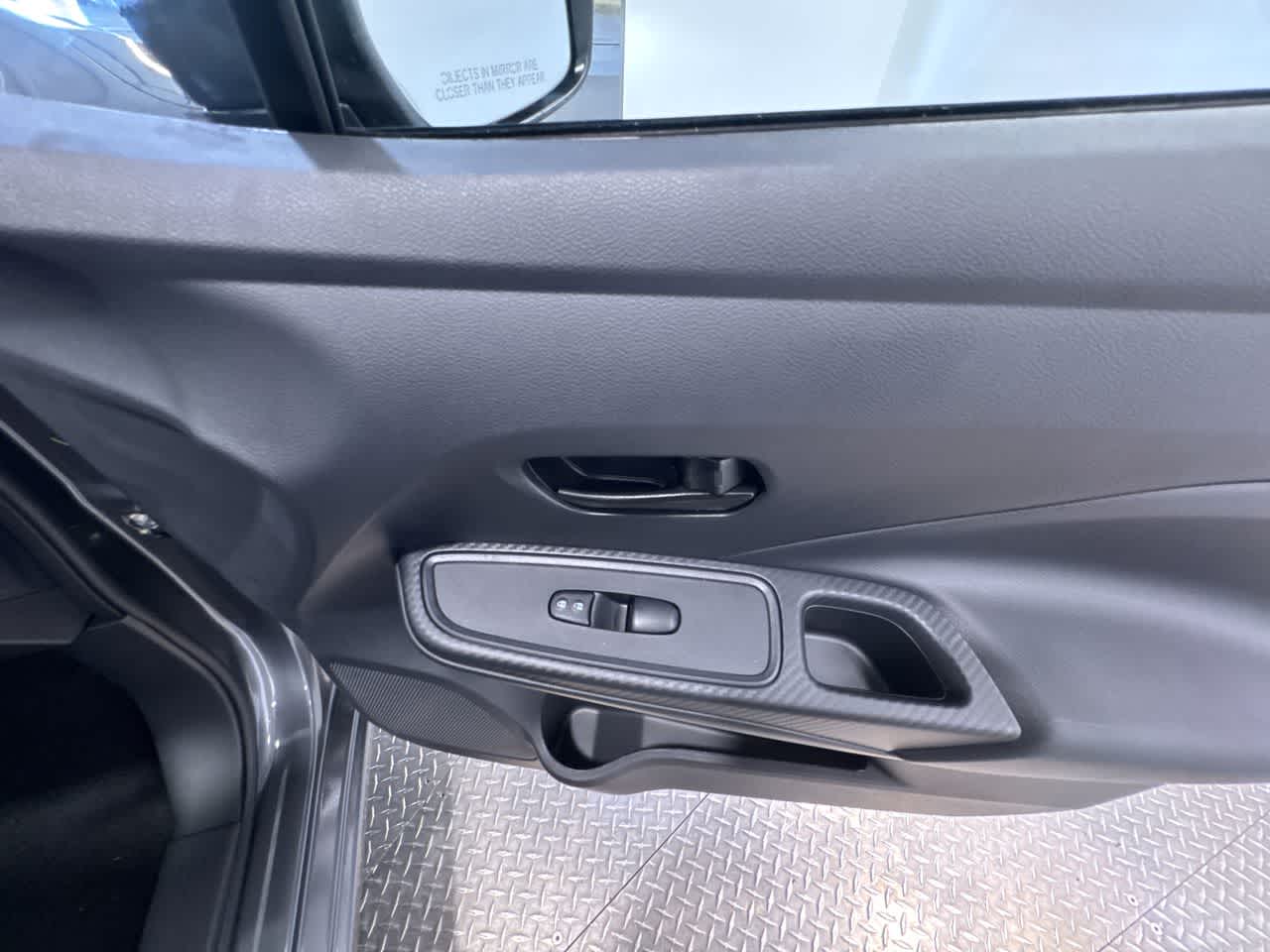 Vehicle image 35 of 40