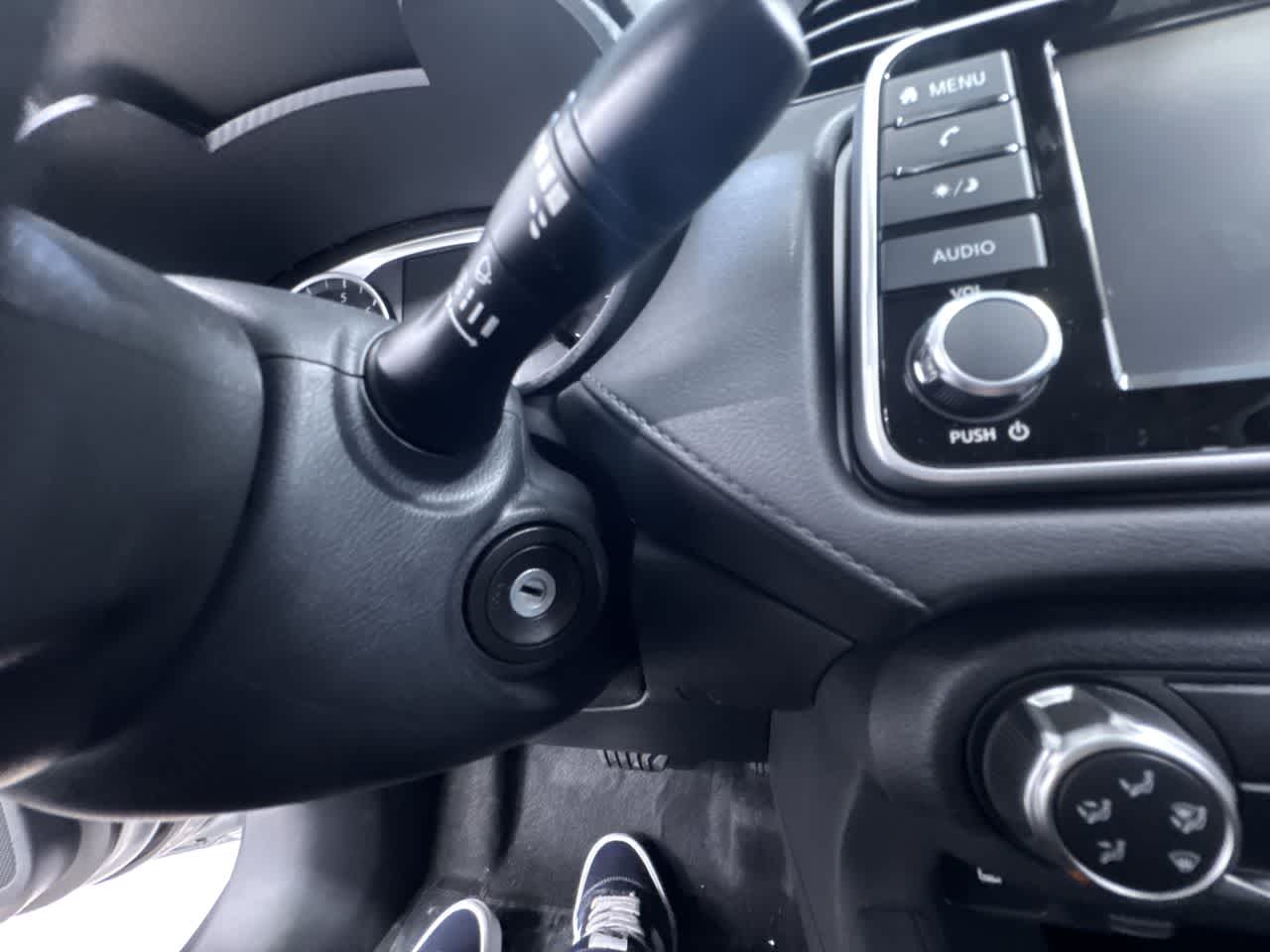 Vehicle image 25 of 40