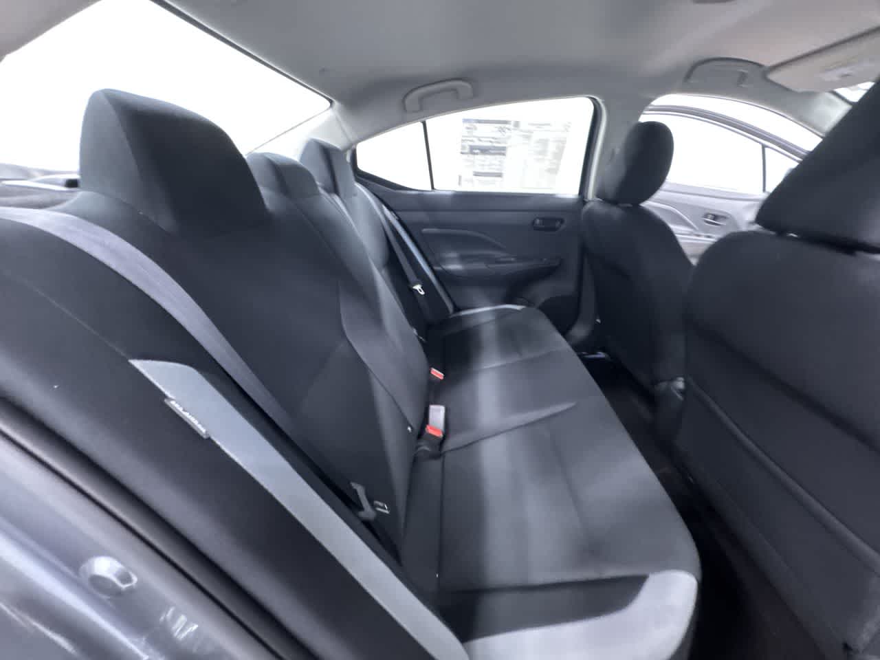 Vehicle image 14 of 40