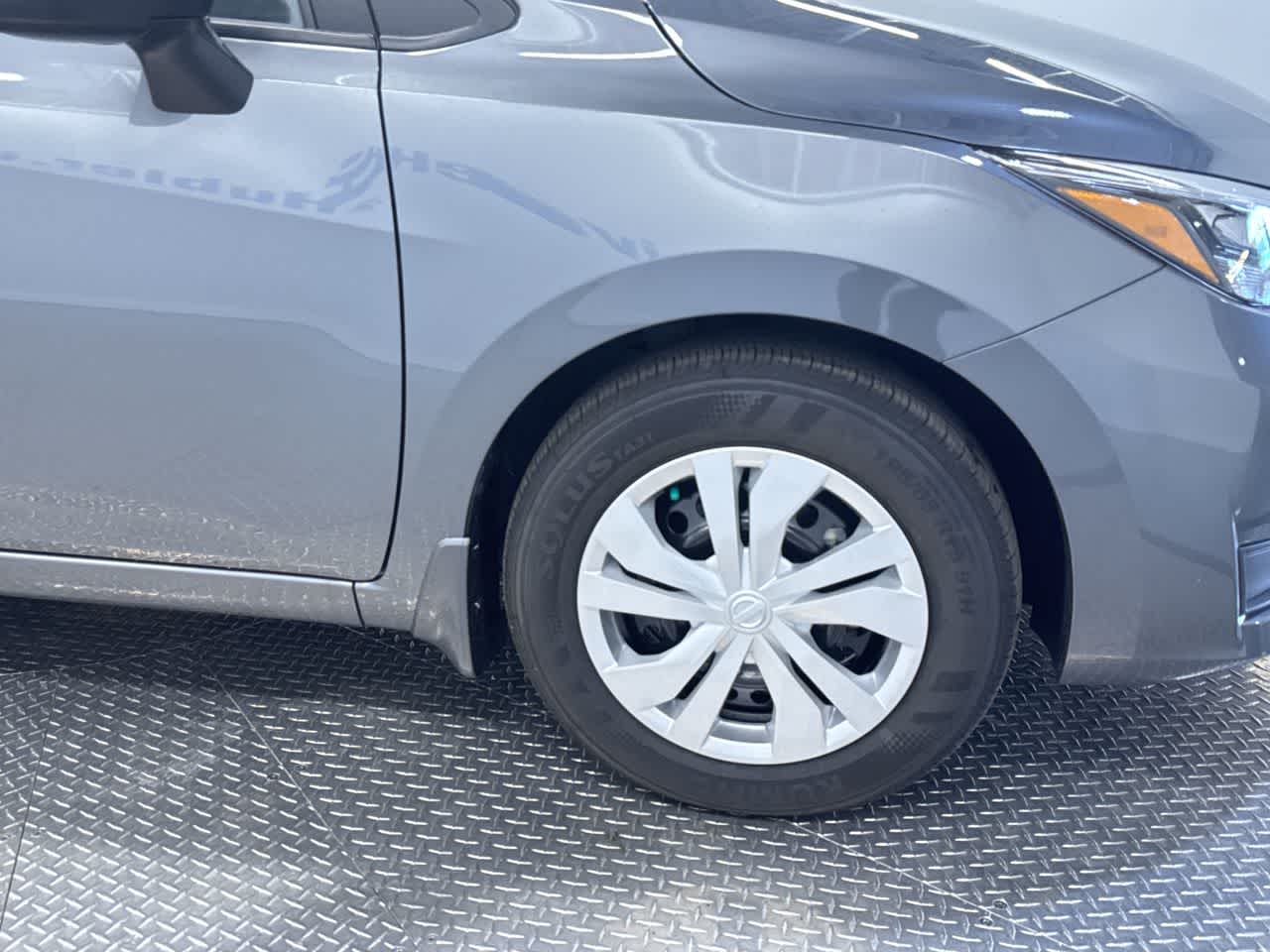 Vehicle image 10 of 40