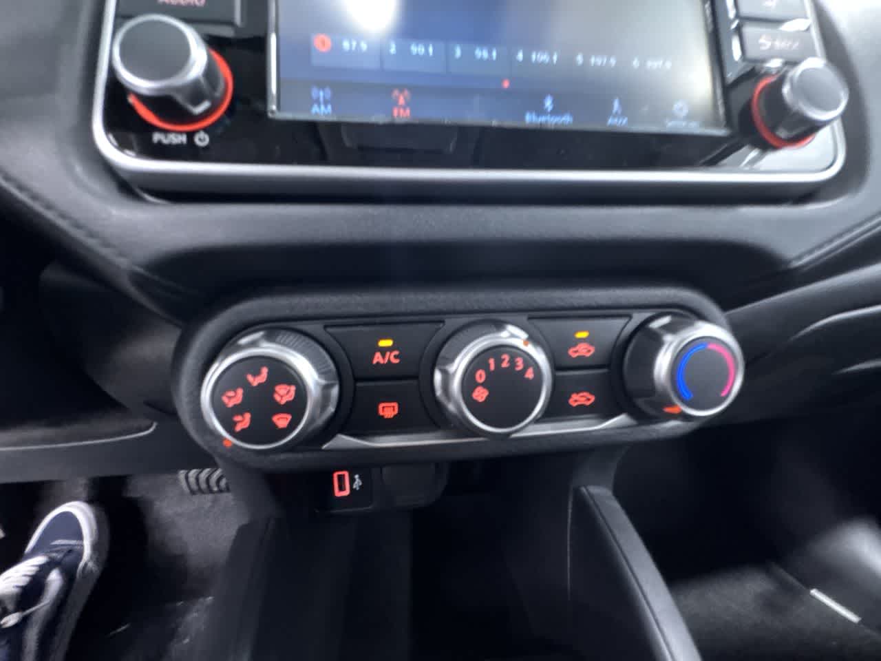 Vehicle image 34 of 40