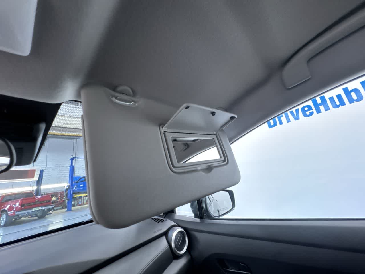 Vehicle image 36 of 40